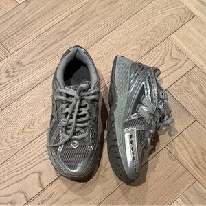 New Balance 1906R Metallic Silver/ Harbor Gray Sneakers US 6.5 W